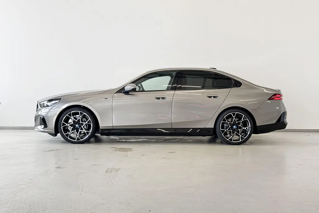 BMW i5 Sedan eDrive40 M Sport Edition