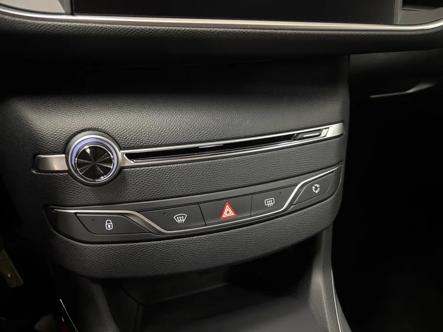 Peugeot 308 1.2 PureTech Allure APPLE CARPLAY ANDROID AUTO CAMERA PARKEERSENSOREN 5 DEURS LM VELGEN PAS 17000KM VOLLEDIGE DEALER ONDERHOUDEN ALLES AANTOONBAAR