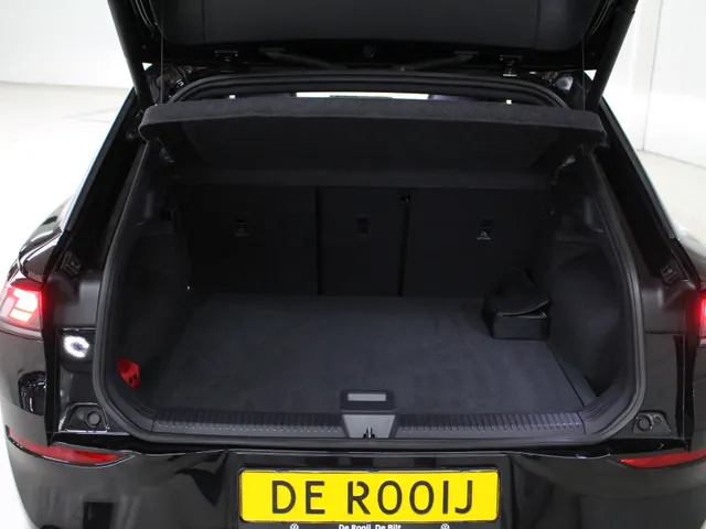 Volkswagen T-Roc 1.5 eTSI 150PK R-Line DSG (Nw Model) | Navigatie | IQ light | El. achterklep | PDC+Camera | Stuur- en Stoelverwarming