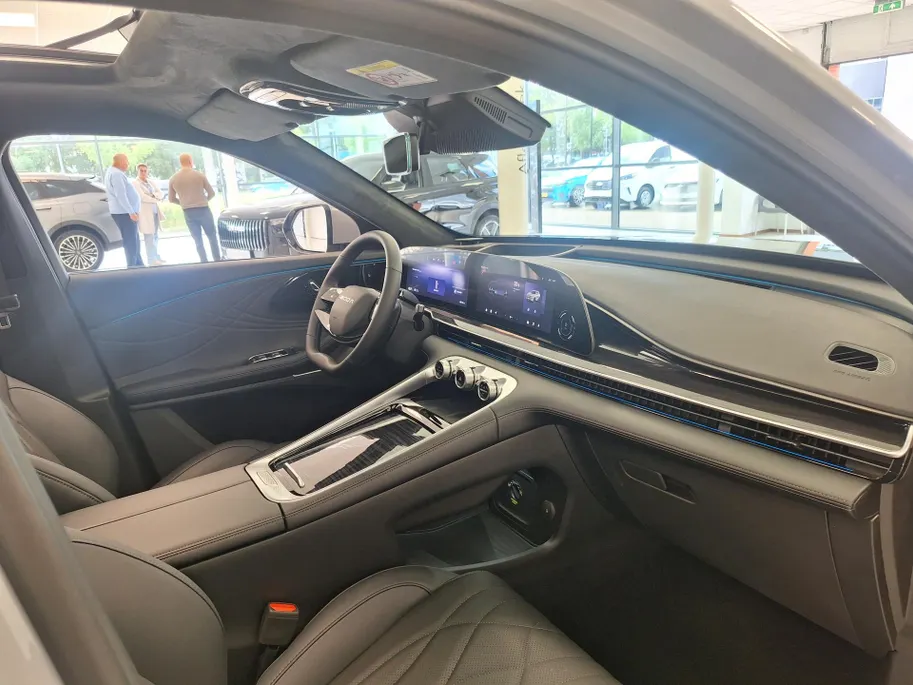 Omoda 9 9 PHEV Premium Panoramadak - 1100KM Bereik
