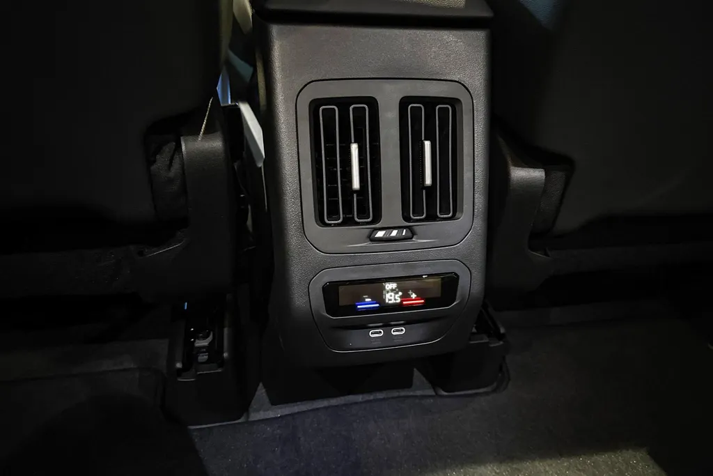 BMW iX3 50 xDrive 113 kWh