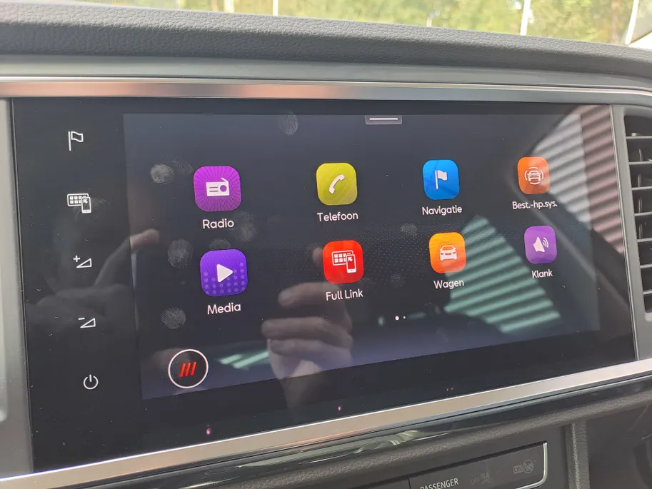 SEAT Ateca 1.5 TSI Style Business Intense | Keyless start | ECC | Navigatie | Camera | Cruise control adaptief | Apple Carplay/Android Auto | 17'' LM
