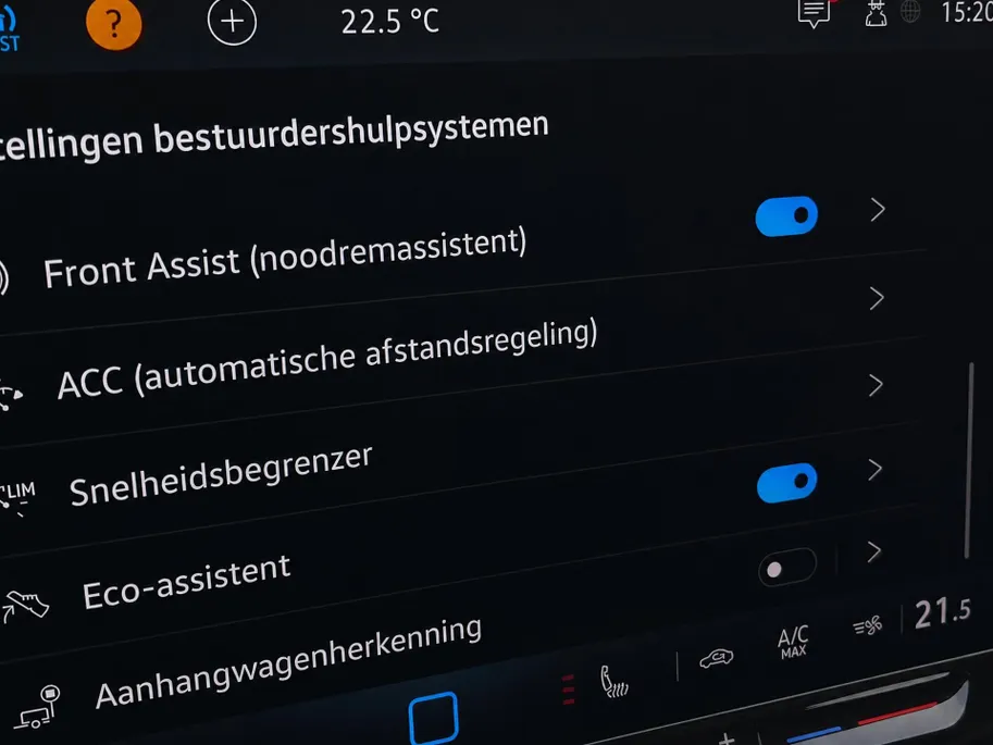 Volkswagen Golf Variant 1.5eTSI/116PK Life Edition · Navigatie · Trekhaak · Apple/Android Car Play · Stoelverwarming · Garantie t/m 26-03-2027