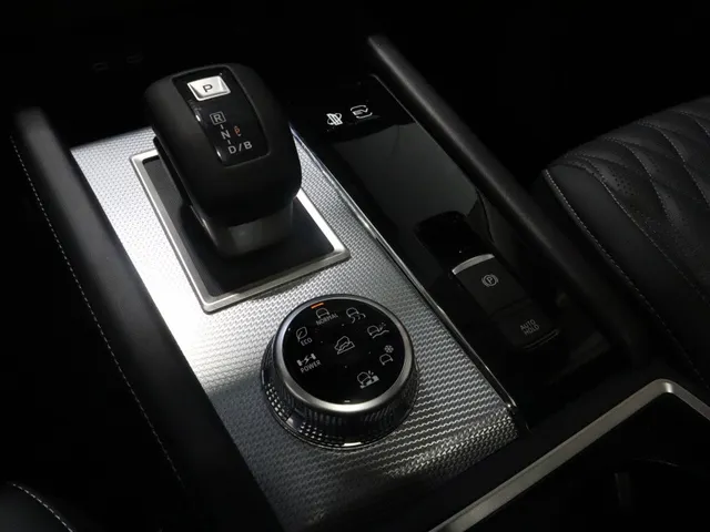 Mitsubishi Outlander 2.4 PHEV Instyle Trekhaak | Panodak | Adaptive Cruise | All Seas