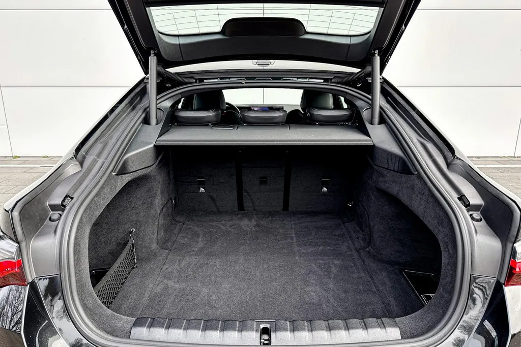 BMW i4 eDrive35 70 kWh