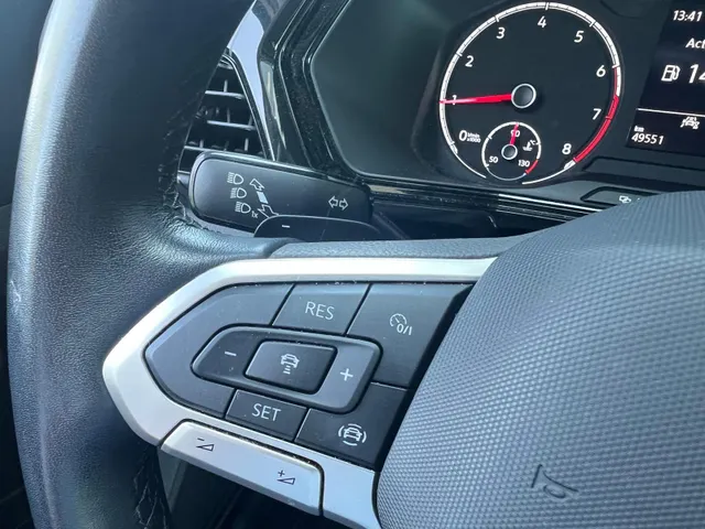 Volkswagen T-Cross 1.0 TSI Life AUTOMAAT | APPLE CARPLAY / ANDROID AUTO | 17 INCH | ADAPTIVE CRUISE CONTROL | ALL SEASON BANDEN | 7 DSG | NED. AUTO |