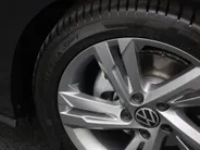Volkswagen Golf 1.5eTSI/130PK R-Line DSG Volkswagen Golf 1.5eTSI/131PK R-Line DSG · Panoramadak · Apple/Android Car Play · Stoel & Stuurverwarming · Navigatie · LED ·
