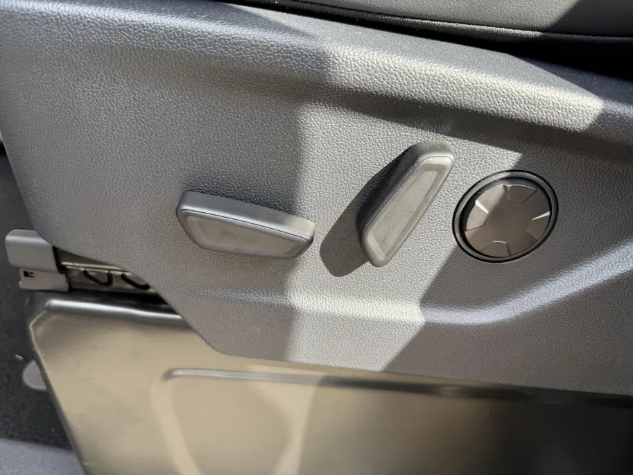 Ford Transit Custom Tourneo Titanium X L1H1   UIT VOORRAAD LEVERBAAR TREKHAAK - CARPLAY - WINTERPACK - 8-Zits