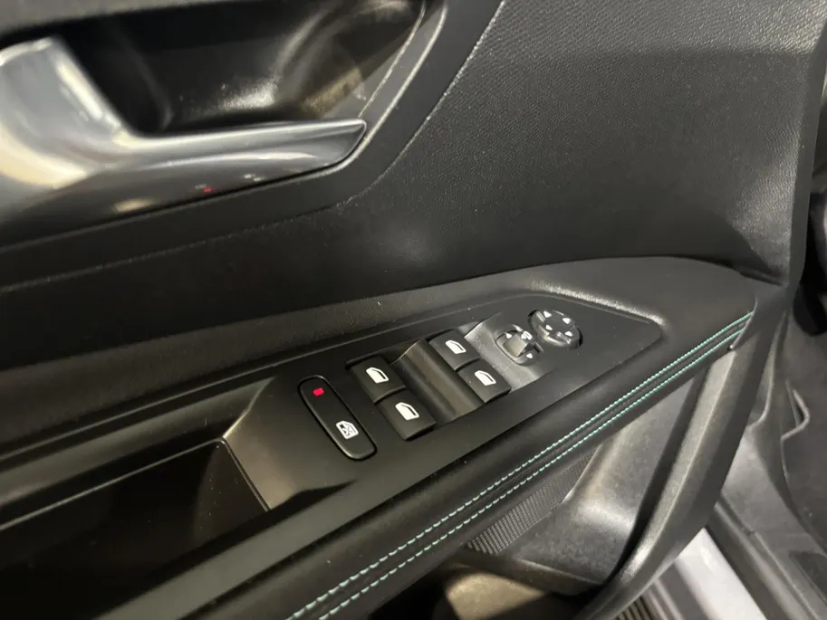 Peugeot 3008 1.2 - 130PK PureTech Allure | Elektrische Achterklep | Digital Cockpit | Navi | Camera | Parkeersensoren | Apple CarPlay/Android Auto | Lichtmetalen Velgen | Adaptive Cruise Control |