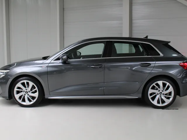 Audi A3 Sportback 35 TFSI S edition Navigatie | B&O Audio | 18' Velgen | Sportstuur |