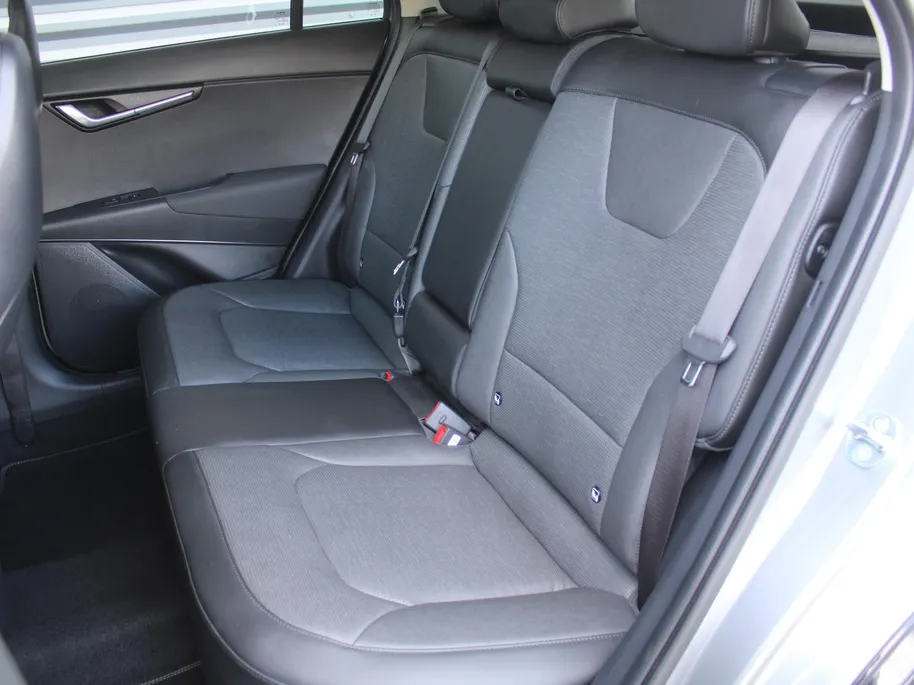 Kia Niro 1.6 GDi Hybrid ExecutiveLine | Stuur-/stoelverwarming + ventilatie | Leer | Schuifdak | 18' LM | Camera | Cruise adapt. | HUD | Elek. stoelverstelling |