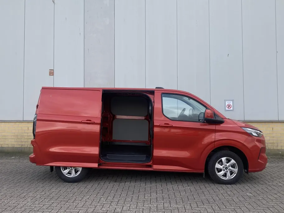 Ford Transit Custom 320 2.0 TDCI 136 pk Automaat AWD Limited L1H1 Navigatie - Apple Carplay/Anrdoid Auto - Ruiten achter - Trekhaak