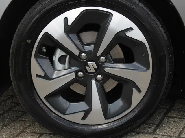 Suzuki Swift 1.2 Style Smart Hybrid Automaat | Navi | Adap. Cruise | Camera | Lm-Velgen