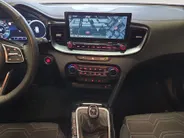 Kia Ceed Sportswagon 1.0 T-GDi Design Edition | JBL | Carplay | Camera | Navigatie | Stoelverwarming | Doedehoek Detectie |Fabrieksgarantie  t/m  1-7-2032 + 3x 1 jaar*| NAP