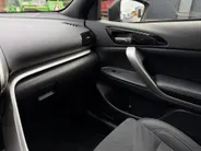 Mitsubishi Eclipse Cross 2.4 PHEV Intense+ | Stoel- en stuurverwarming | Elektrisch verstelbare stoelen | Trekhaak | Achteruitrijcamera | Parkeersensoren voor- en achter | Navi | Climate Control