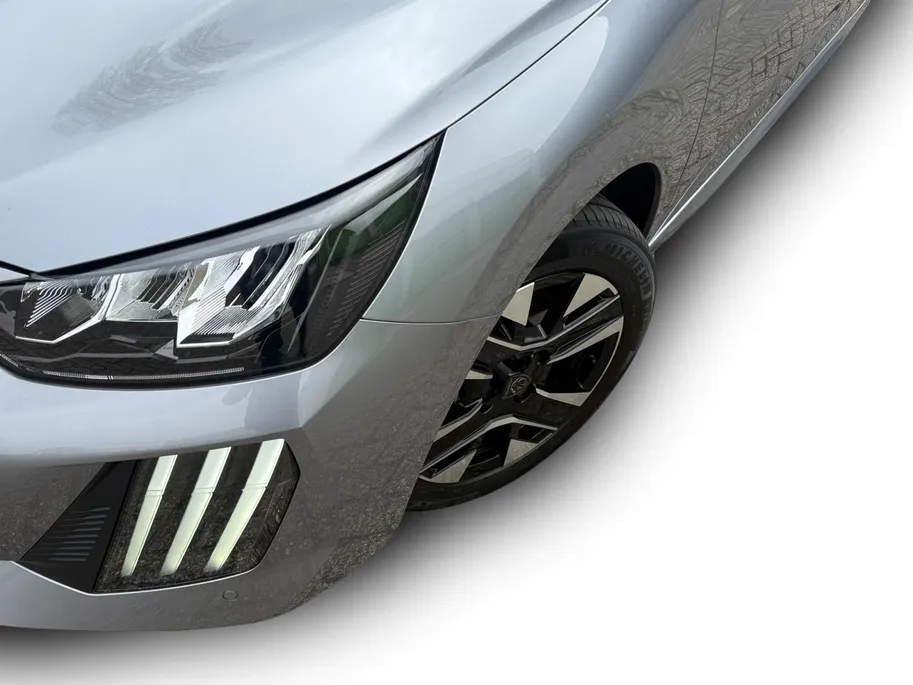 Peugeot 208 1.2 Hybrid 110 e-DCS6 Allure | Lichtmetaal | Automaat | Apple Carplay | Android Auto | 1 Jaar Bovag Garantie