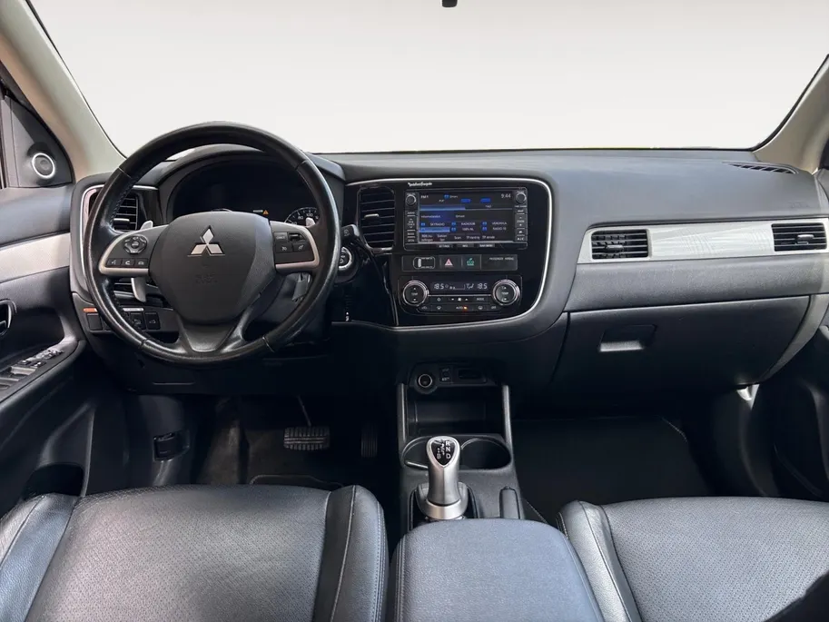 Mitsubishi Outlander 2.0 PHEV Instyle+ | Stoelverwarming voor | Leder interieur | Achteruitrijcamera | Climate control | Cruise Control