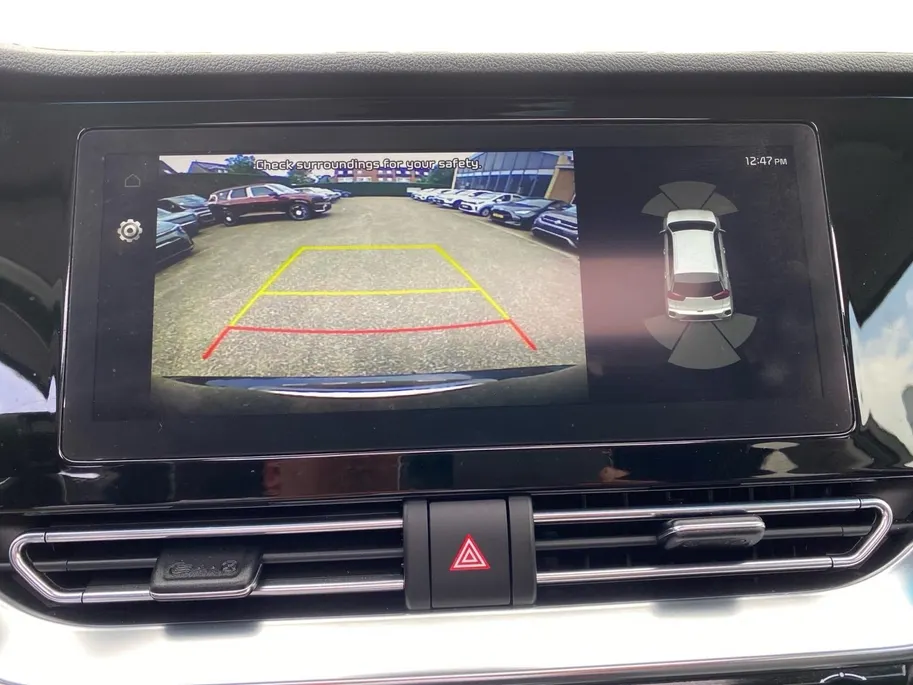 Kia e-Niro DynamicPlusLine 64 kWh | Climate control | Navigatie | Parkeercamera | Stoel + stuurverwarming | Keyless | Schuif-kanteldak | Line assist |