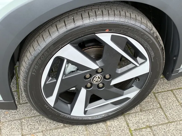 Toyota Aygo X Hybrid 115 envy