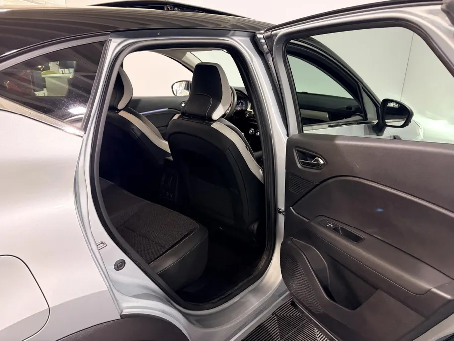 Renault Captur 90PK TCe Techno | 1e eigenaar | Schuif-Kantel Dak | Camera | Navigatie | Apple Carplay/Android Auto | Parkeersensoren | Trekhaak | Climate Control | Lichtmetalen Velgen | Full LED |
