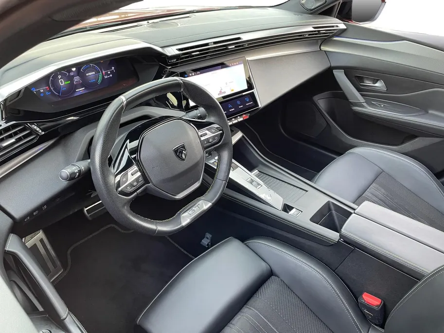 Peugeot 408 1.6 HYbrid GT 225 EAT8 First Edition *Navi*360Camera*Schuif/kanteldak*Trekhaak*Focal Audio*Adapt. Cruise Control* Memory stoel*Elekt. achterklep*Zeer nette auto!