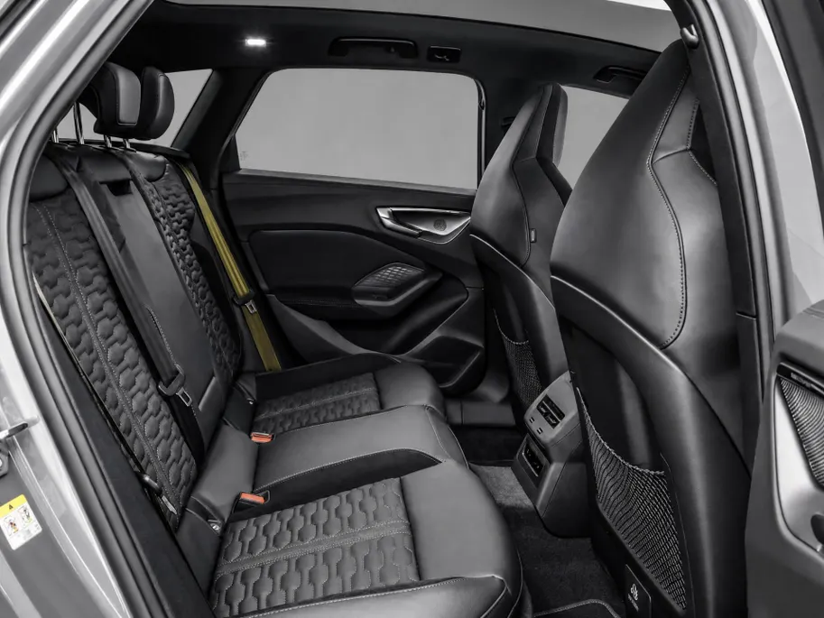 Audi RS5 Avant e-hybrid quattro 639 PK · Keramisch · RS design pakket · Panorama-glasdak · Optiekpakket forged carbon