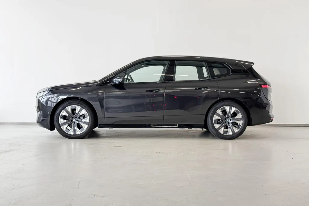 BMW iX xDrive45 Innovation Pack