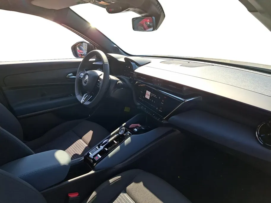 Alfa Romeo Junior Elettrica 54 kWh | 1e Eigenaar | 96% SOH | Park assist | Climate Control |Adapt. Cruise control | Apple Carplay & Android auto | Fabrieksgarantie! |