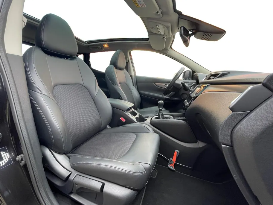 Nissan QASHQAI 1.6 Tekna 1ste eigenaar| Navigatie| Panoramadak| Stoelverwarming| Voorruitverwarming|360 graden camera| Dealeronderhouden| All seasonbanden|