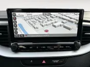 Kia Ceed Sportswagon 1.5 T-GDi DynamicLine | All-Seasonbanden | Apple Carplay / Android Auto | Navigatiesysteem | Parkeersensoren Voor + Achter | Parkeercamera Achter | Licht + Regensensor | Cruise Control | Climate Control | 16'Lichtmetalen velgen