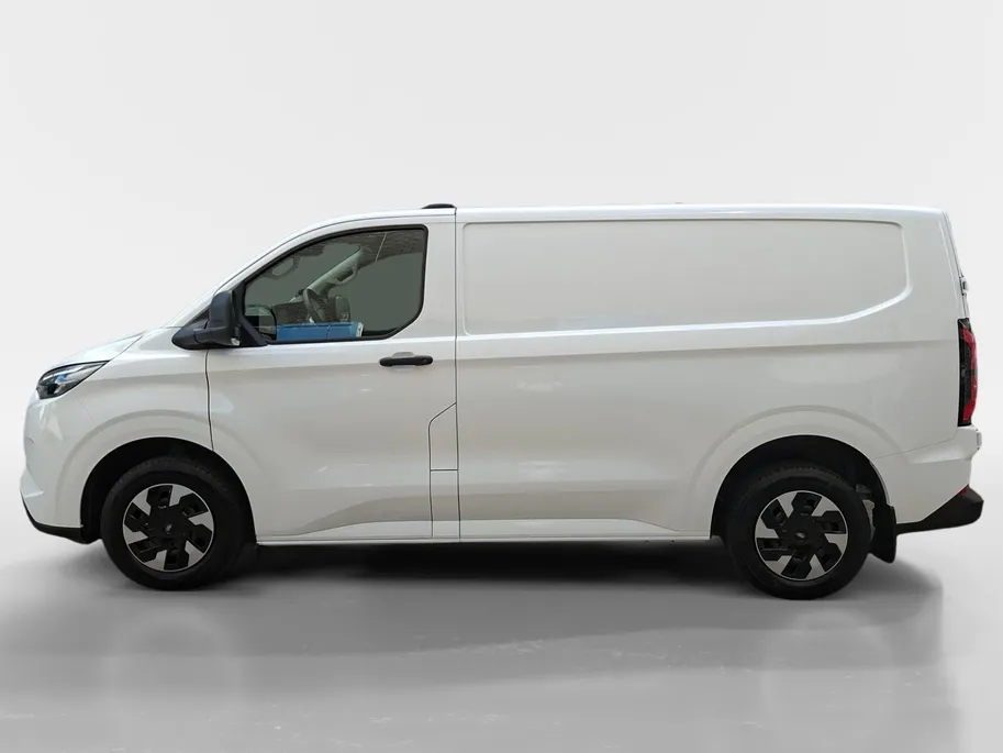 Ford E-Transit Custom 340 L1H1 Trend AWD 71 kWh | Direct leverbaar | 0,99% rente | 3-zits | Trekhaak