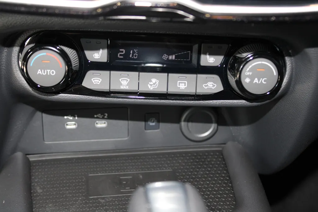 Nissan Juke 1.6 Hybrid Pulse |360grd camera| Bose | Parkeersensoren voor en achter | Navigatie | Automaat| Stoel verwarming | Lederen bekleding | 19inch Wielen| Stuurverwarming |