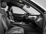 Audi e-tron 55 quattro 95 kWh 408pk S Edition · SOH 96,8% · Camera · Luchtvering · Afneembare Trekhaak · Head-Up Display · Elek. Achterklep · Stoelverwarming · 20'Velgen · EXTRA INRUILKORTING ·