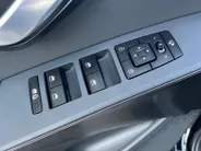 Kia Niro 1.6 GDi Hybrid DynamicPlusLine | Apple Carplay / Android Auto | Navigatiesysteem | Stoel + Stoelverwarming | Licht + Regensensor | Elektrisch bedienbaar Schuif / Kanteldak | Elektrisch Bedienbare Achterklep | Cruise Control Adaptief | Rijstrooksensor + Co