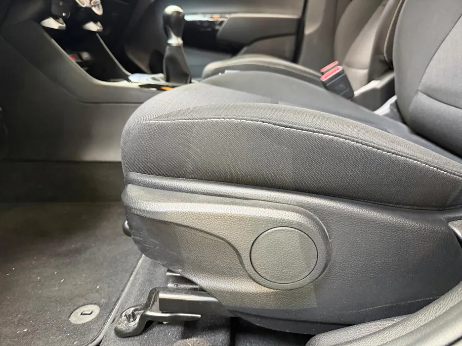 Kia Picanto 1.0 DPi DynamicLine RESTERENDE FABRIEKSGARANTIE T/M 2033 | Apple Carplay / Android Auto | Lichtsensor | Cruise Control | Camera Achter | 14'Lichtmetalen Velgen | Airconditioning