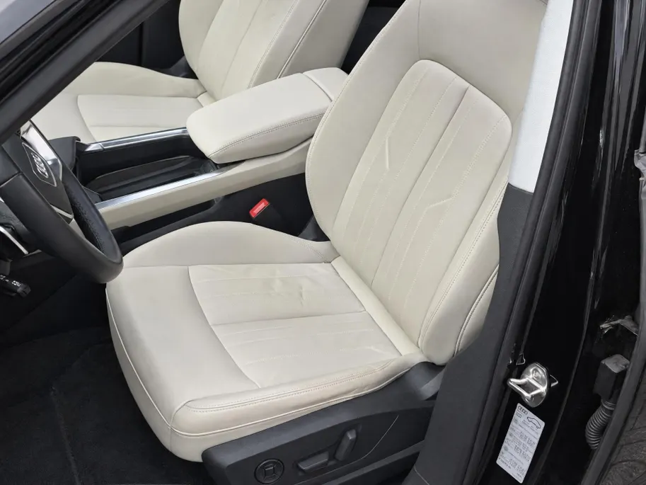 Audi e-tron 55 quattro edition 95 kWh 408pk · Panoramadak · 360 Camera · Afneembare Trekhaak · Lederen Bekleding · Elek. Stoelen + Geheugen Bestuurder ·