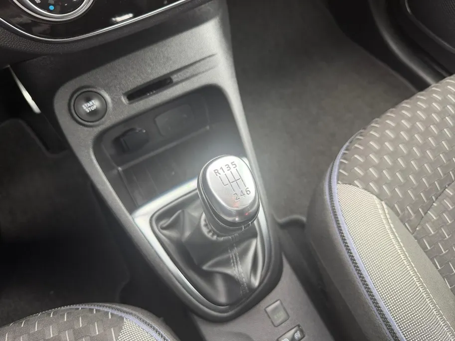 Renault Captur 1.3 TCe Intens | Camera | Parkeersensoren | Navigatie | Bluetooth | Cruise & Climate Control | All Season Banden | 12 Maanden BOVAG Garantie