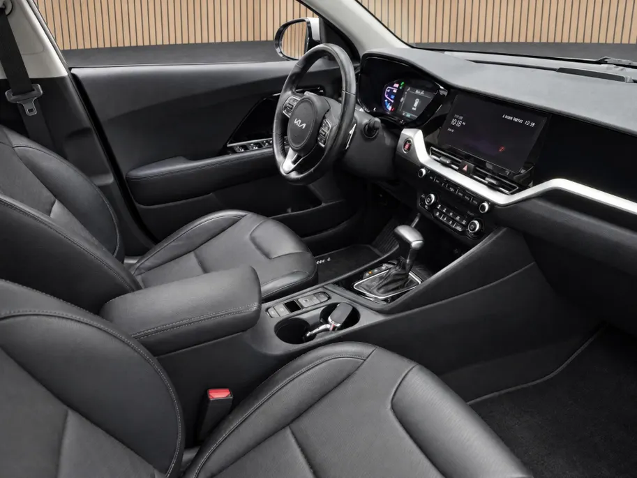 Kia Niro 1.6 GDi PHEV DynamicLine DEALER ONDERHOUDEN | NAVIGATIE | ACHTERUITRIJCAMERA | PLUG-IN |