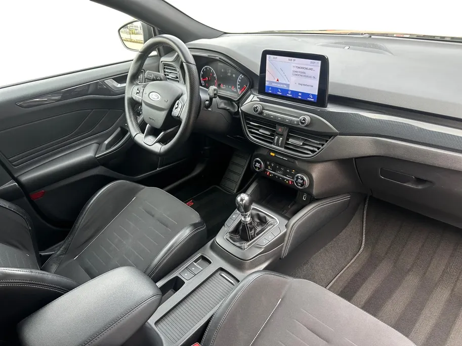 Ford Focus 2.3 EcoBoost ST-3 | 280 PK | Launch control | Recaro stoelen | 19' inch lichtmetalen velgen | Apple carplay & Android auto | Parkeersensor voor en achter | Achteruitrijcamera | Bang & Olufsen audio | Winter pack | Cruise control | Bovag garantie |