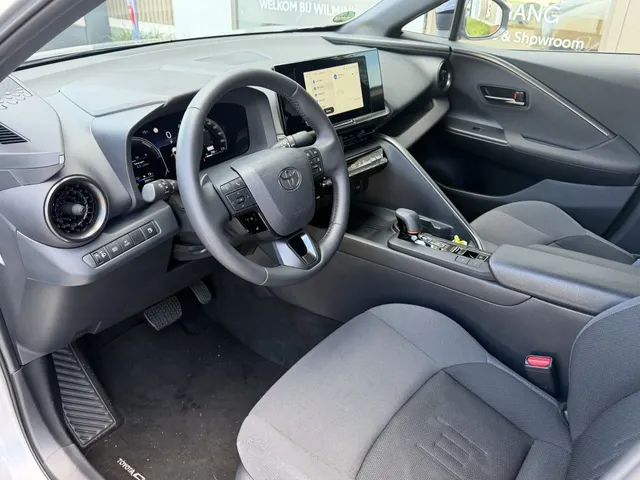 Toyota C-HR 2.0 PHEV 220 Dynamic Bi-Tone | All Seasons |