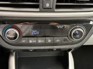 Hyundai i10 1.0 Premium | Climate Control | Achteruitrijcamera | Navigatie | Parkeersensoren achter | Apple Carplay/ Android Auto