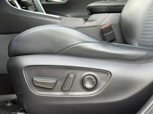 Toyota RAV4 2.5 Hybrid AWD Bi-Tone