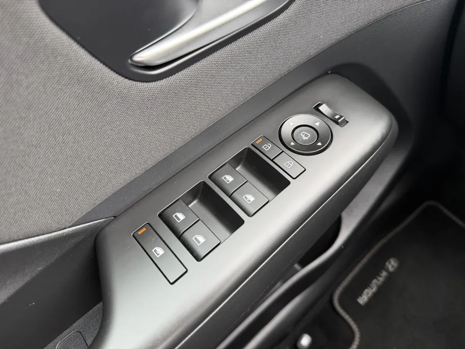 Hyundai Kona 1.6 GDI HEV Comfort Smart | Stuur-/ Stoelverwarming | Navigatie | Achteruitrijcamera | Parkeersensoren voor en achter | Apple Carplay/ Android Auto | dodehoek detectie |