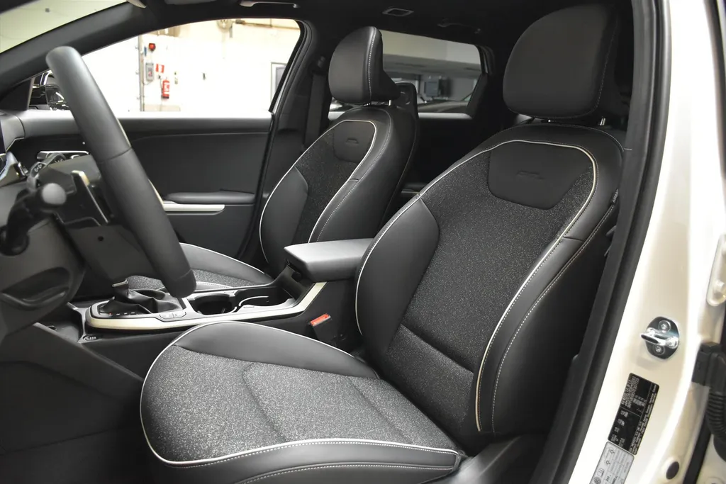 Kia K4 Sportswagon GT-Line Launch Edition pano 1.0 T-GDi MHEV DCT7 (115pk) (A)