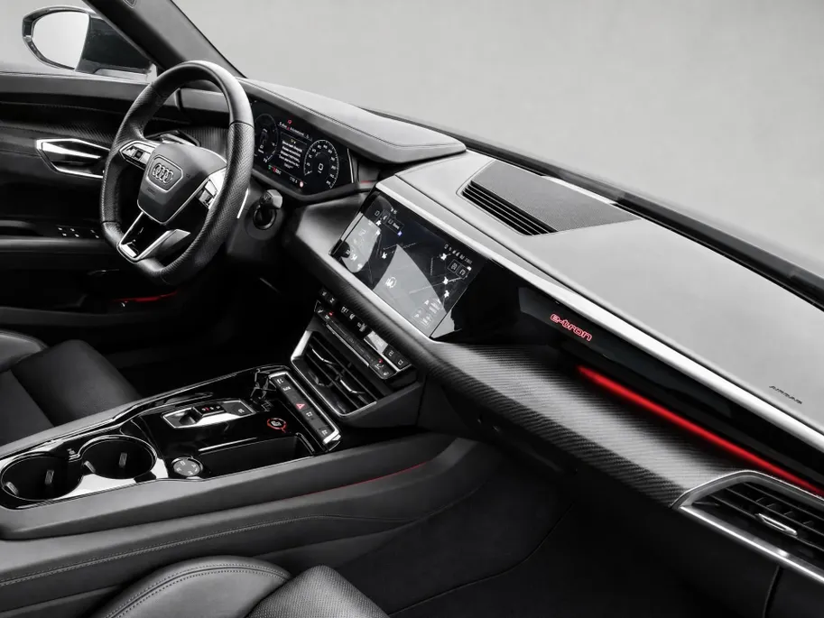 Audi e-tron GT GT 93 kWh 476pk · SOH 92% · Glazendak · 360 Camera · Luchtvering · Stoelventilatie · B&O Audio · Matrix LED · 20'' Inch ·