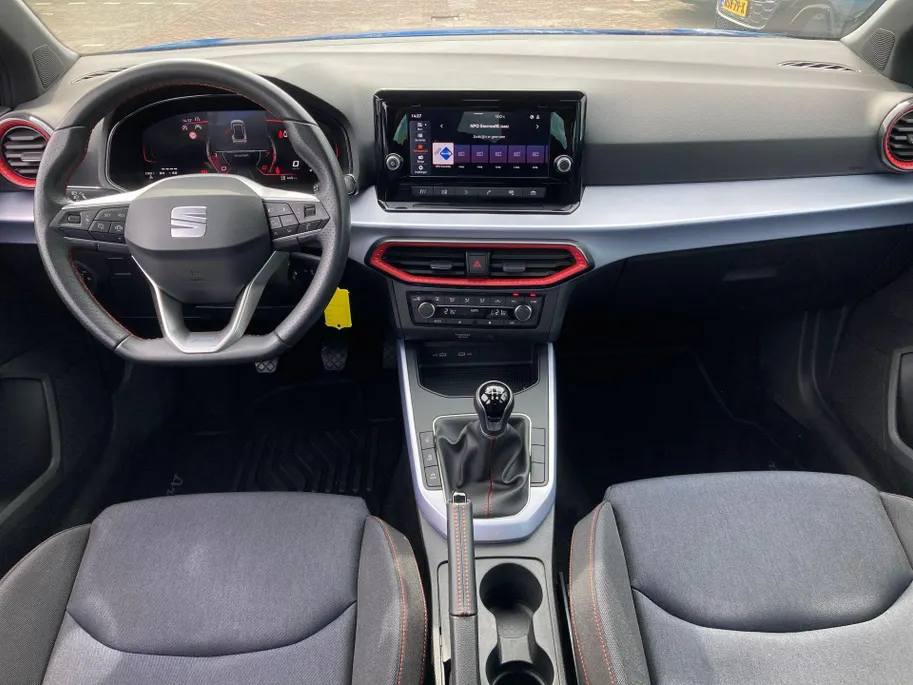SEAT Arona 1.0EcoTSI/95PK FR · Apple/Android Car Play · LED · Cruise control · Garantie t/m 08-04-2027