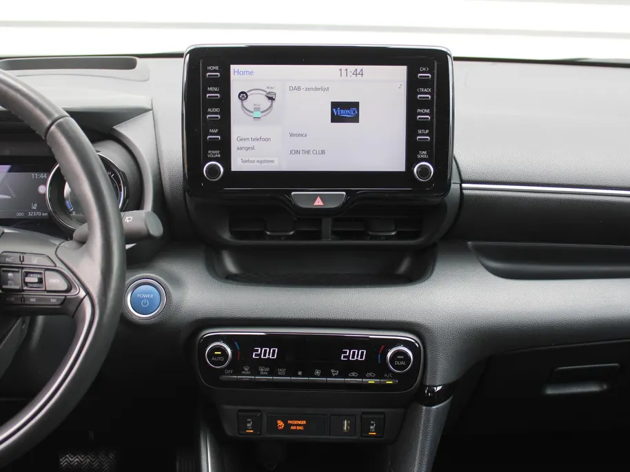 Mazda 2 Hybrid 1.5 Select | 16" LM | Stoel- & stuurverwarming | HUD | Camera | Dodehoek sensor | Clima | Apple Carplay/Android Auto |
