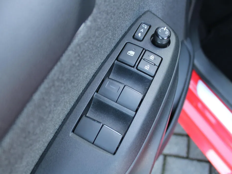 Toyota Yaris 1.5 Hybrid Launch Edition | 17' LM | Clima | Cruise adapt.| PDC V+A | Camera | HUD | Keyless | Navi | 1e eigenaar |