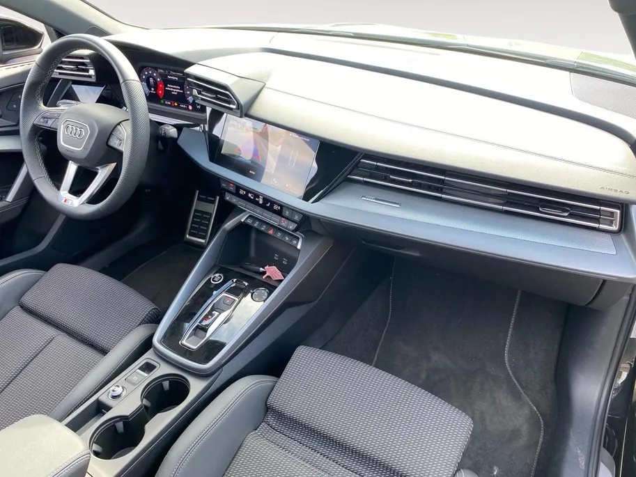 Audi A3 Sportback 35 TFSi mild-Hybrid S-Tronic aut. S Edition S Line Sportstoelen | Pano dak | SONOS Sound | Camera | Stoelverwarming | CarPlay | Cruise Control adapt. | Etc.