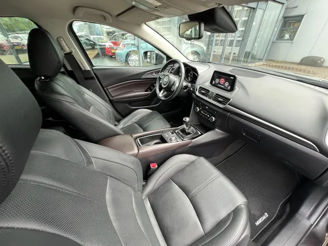 Mazda 3 2.0 SkyActiv-G 120 GT-M | LEDER | CAMERA | BOSE AUDIO | NAVIGATIE | NED AUTO | DEALER ONDERHOUDEN | STOEL + STUURVERWARMING | ACC |